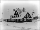 Station anlagd 1917. En och tvåvånings stationshus i trä