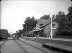 Stationen öppnade för trafik 1 oktober 1869. Byggnaden (en- och enhalvvånings i tegel) moderniserades 1946 då vatten och avlopp installerades. Station öppnad 1/10 1869, hållplats 18/6 1973, men kvar som trafikteknisk station. Stationshuset sålt