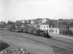 LyJ-Lysekil järnväg lok med persontåg på stationen