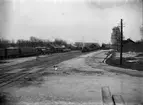 NÖJ-tåg på stationen, ( Norra Östergötland Järnväg ) 
Stationshus av Gnestamodellen. Stationen anlades på 1870-talet. Stationshuset har sedan byggts ut i flera etapper. Stationen har elektrisk kran och travers (10 ton). NÖJ gick under SJ väster om stationen