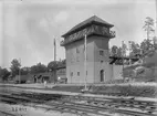 Ställverk I

Rangerbangården anlades 1878-82, med utvidgningar 1903-04 och 1918. Norra stambanans och SWB spår, som tidigare framgått genom stationen, flyttades 1918 till sin nuvarande sträckning. Vid stationen ligger den 1899 ibruktagna och 1931 moderniserade och tillbyggda huvudverkstaden.