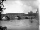 Stenbro
Långbro har sitt namn av den långa bro som man tvingades anlägga över 
Upperudsälven . Stenvalvsbron i Långbron över Upperudsälven