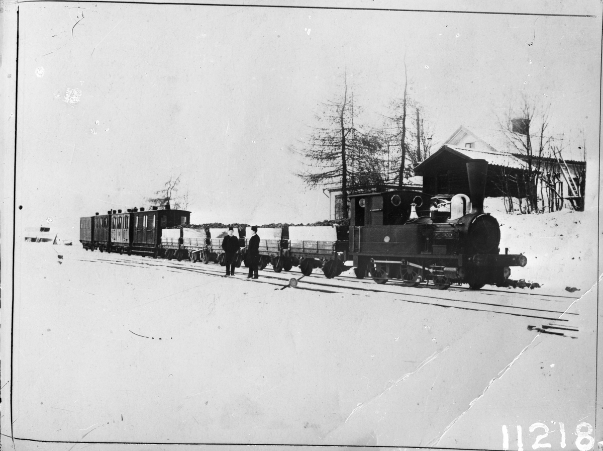 Wessman - Barkens Järnväg, senare Smedjebackens Järnväg, SmbJ, lok 3 "Smedjebacken." Marnäs station senare ändrad till Ludvika.