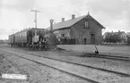 Halmstad - Nässjö Järnväg, HNJ lok 9 med tåg vid Anderstorp station.