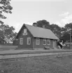 Hållplats anlagd 1912. Envånings stationshus i trä