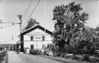 Stationen togs i bruk 1877 . 17 Km från Ockelbo ,43 Km från Bollnäs.