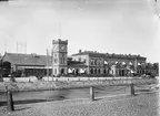 Malmö Central invigdes 1856.Stationen låg då i stadens utkant nära färjorna till Köpenhamn som gick från Inre hamnen alldeles framför stationsbyggnaden.