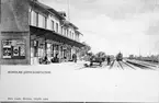 Stationen togs i bruk 1859. belägen 15 km söder om Töreboda och 30 km norr om Skövde.