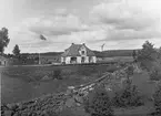 Trafikplatsen öppnades 1917-12-16 av Borås - Ulricehamns Järnveg. Station anlagd också samma år. Stationshus i en och en halv våning, putsat, och av samma typ som i Dalsjöfors. Stationen avbemannades 1961. Trafiken upprätthölls till banans nedläggning 1985.