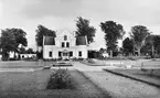 Stationen anlades 1886 av Malmö - Trelleborgs Järnväg. Nytt stationshus, tvåvånings och putsat med trappgavel mot banan, byggdes 1903. Mekanisk växelförregling.