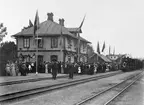 Invigning av Vetlanda - Målilla Järnväg. Provisorisk godstrafik hade startat  redan 1884. 1906 öppnades ny järnväg  för allmän trafik.