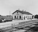 Stationen byggd 1886. Stationshuset, envånings putsat. Mekanisk växelförregling. Stationshuset nyrenoverades 1948.