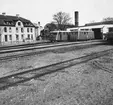 Rälsbussar utanför garaget. Rälsbussgarage med fyra portar byggdes 1945 .