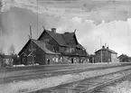 Stationen anlades 1889. Mekanisk växelförregling. Tvåvånings stationshus i trä. Arkitekten var Adolf Edelsvärd. Stationen renoverades 1927. K-märkt 1986.