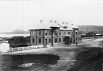 Station anlagd 1879. Stationshuset ritades av Adolf Edelsvärd.  Både stationshuset och bangården har ombyggts flera gånger under tiden.