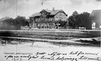 Järnvägshotell vid Öxnered station. Stationen öppnad 1878.