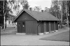 Toalett och förrådsbyggnad vid Kvillsfors station.