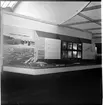 Informationstavla och modell av stationsmiljö vid utställningen i Göteborg 1962.
