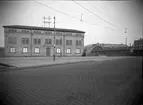 Statens Järnvägars stationshus i Göteborg syns i bakgrunden.