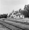 Ramnäs station. Järnvägen elektrifierades 1956.