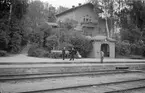 Bergvik station. Järnvägen Söderhamn  -  Bergvik öppnades för trafik 9 september 1861. Banan var en del av ett kombinerat järnvägs- och sjötransportsystem.