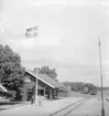 Saladamm stations. Det var SGGJ som byggde och öppnade Sala-Gysinge-Gävle järnvägen 1901. Den övergick till SJ 1937. Banan lades ner 1963.