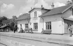 Tygelsjö station. Trafikplatsen öppnades 1886. Stationshuset var från början envånings putsad hus. Byggnaden moderniserades 1946.