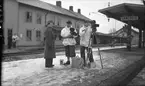 Statens Järnvägar, SJ Driftvärn. Film-team på Långsele station. SJ Driftvärn bildades 1946 och hade till uppgift att skydda viktiga anläggningar vid beredskap och krig. Driftvärnen lades ner 2005.