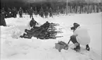 Filminspelning med SJ Driftvärn.  SJ Driftvärn bildades 1946 och hade till uppgift att skydda viktiga anläggningar vid beredskap och krig. Driftvärnen lades ner 2005.