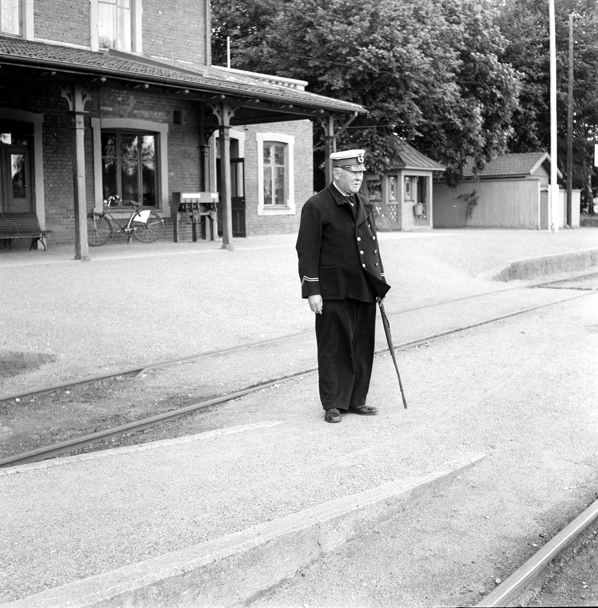 Sjöbo station byggd 1893. Stinsen på bilden heter Anton Nilsson och var verksam 1927-1943.