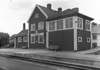 Stationen öppnades 15 oktober 1916 som hållplats och kallades då Remmene. 1920 inreddes en bostadslägnhet en trappa upp i stationshuset i trä.