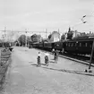 Statens Järnvägar, SJ Tåghem.
Exteriör av tåget, Lund, Ystad och Simrishamn stn.
(Blackebergs Lärov. tåghem)