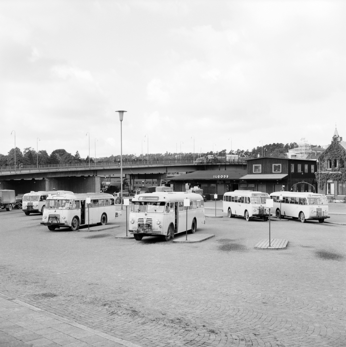 Statens Järnvägar, SJ landsvägsbussar på gatusidan vid Borås C.