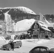 Skidåkare vid Åre Fjällbana, Torget. I bakgrunden Åreskutan