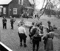 Samer i traditionell klädsel vid Rensjön Station