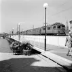 Statens Järnvägar SJ F 627. Persontåg på Riddarholmsbron, sträckan mellan Stockholm Central och Riddarholmen. Klara Kyrka i bakgrunden.