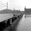 Snabbtåg/motorvagnståg Statens Järnvägar SJ Yoa2 på Riddarholmsbron, på sträckan mellan Riddarholmen och Stockholm Central.