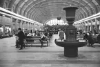 Stockholm Centralstation, vänthall med fontän.