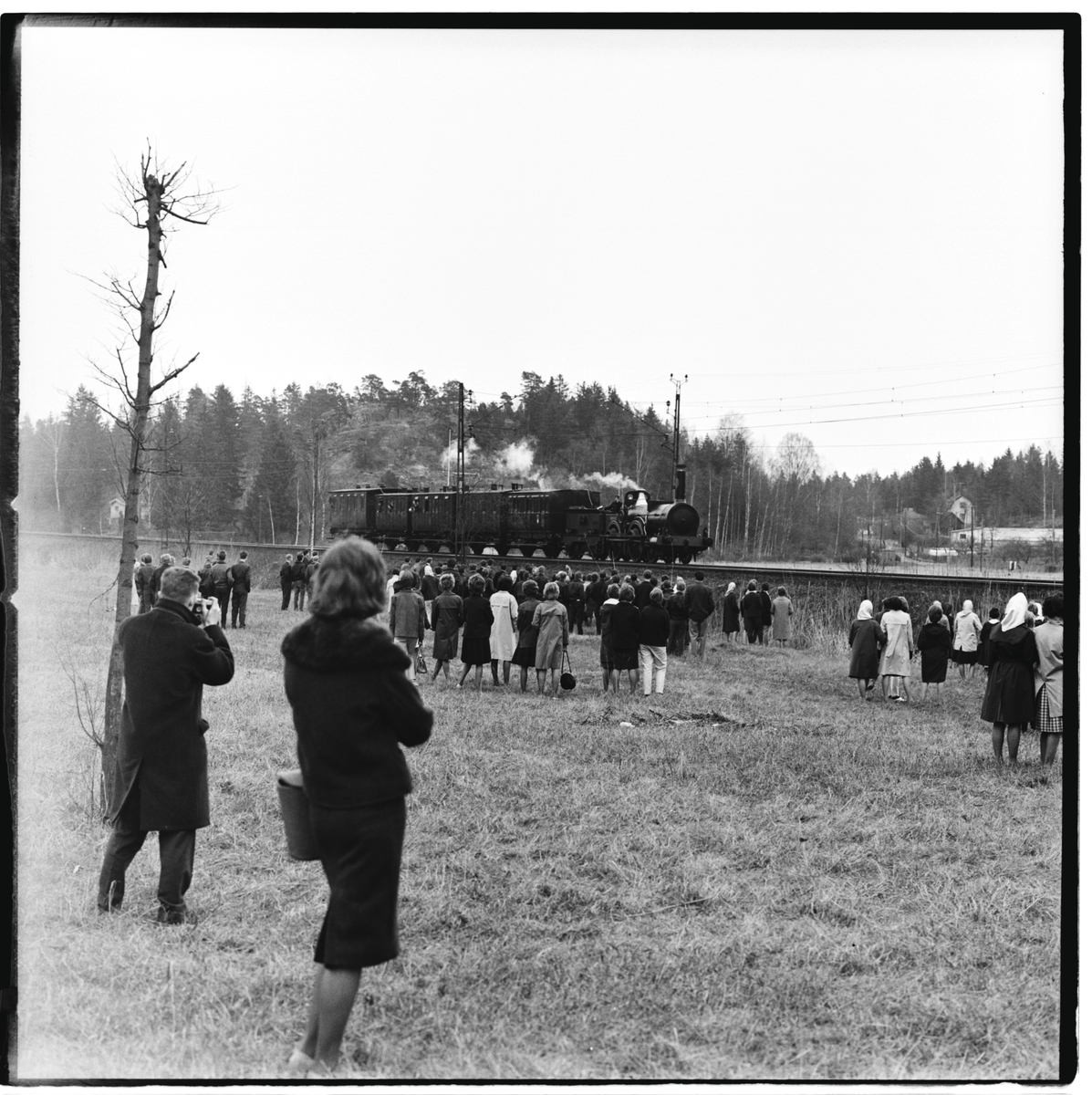 Historiska tågets resa från Stockholm till Göteborg för invigningen av Tåg 62. SJ B 3 "Prins August". KHJ CD 13. SJ C 182. SJ AB 289. SJ A 103. SJ C2b 329