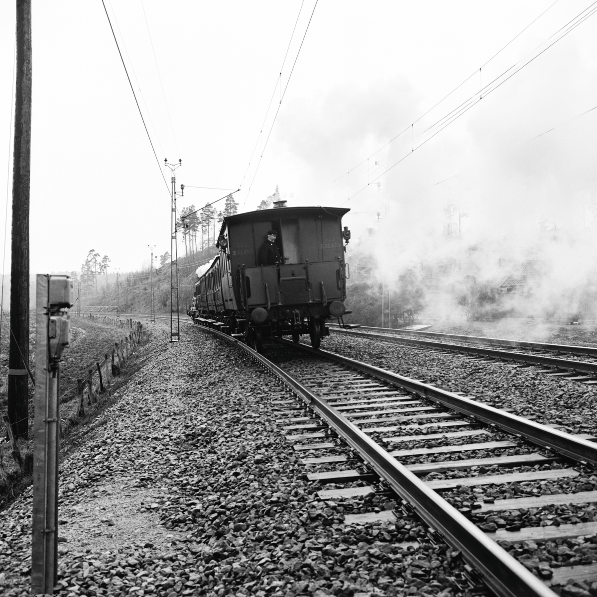 Historiska tågets resa från Stockholm till Göteborg för invigningen av Tåg 62. Sträckan Södertälje-Gnesta. SJ B 3 "Prins August". KHJ CD 13. SJ C 182. SJ AB 289. SJ A 103. SJ C2b 329