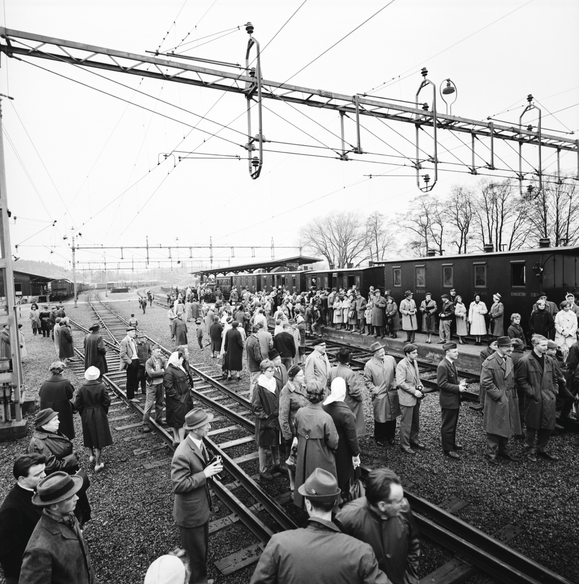 Historiska tågets resa från Stockholm till Göteborg för invigningen av Tåg 62. Statens Järnvägar, SJ B 3 "Prins August". Köping - Hults Järnväg, KHJ CD 13. SJ C 182. SJ AB 289. SJ A 103. SJ C2b 329.