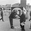 Tredje internationella Trafikmässan i Stockholm. Kommunikationsminister, Gösta Skoglund, 1:a från höger med glasögon