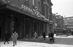 Centralstationen i Stockholm. Stationsplan mellan Vasagatan och stationsbyggnaden. Observ
era nedgången till Tunnelbanan.