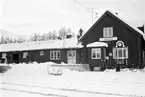 Skottning av tak. Jokkmokk station. Inlandsbanan. Filminspelning BBC