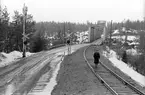 Brovakt Aina Eriksson vid Luleälvsbron i närheten av Porjus.