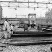 Karlberg bangårdsombyggn. Spårarbete.
St. Eriksgatsbron i bakgrunden.