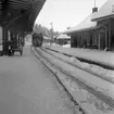 Ellok med vagnar växlar in påTullinge station