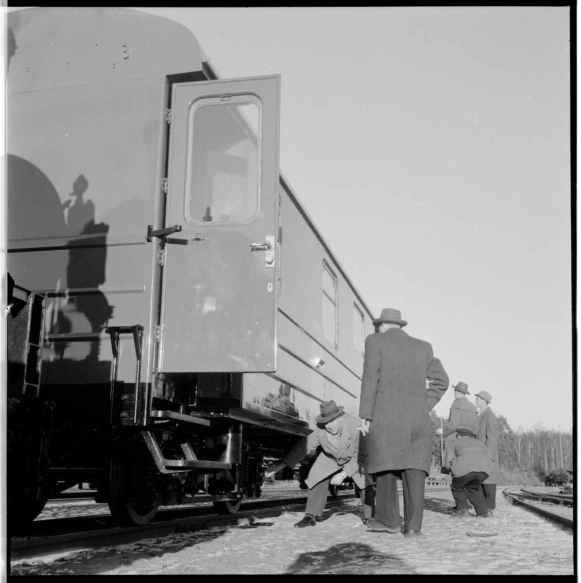 Postvagn vid Kalmar Västra station.