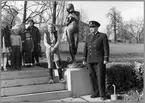 Vy från Rottneros park. Bilden tagen i samband med 'Nils Holgersson-turen' som anordnades av SJ 1957. 
Här ses Alf Larsson som Nils Holgersson brevid Carl Eldhs skulptur Eva.