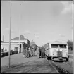 Lindesberg station. Resande vid Hilding Carlsson motorvagnståg.